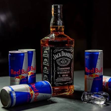 Combo Jack Daniel's Old No.7 + 4 Red Bull 